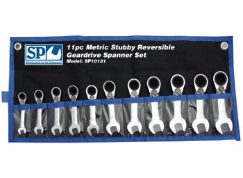 Sp Tools Set Spanner Roe Stubby Reversible Geardrive 11Pc Metric SP10131 11Pc Metric Stubby 15° Offset Reversible Geardrive Spanner Set • 8-19Mm Geardrive Technology • Heat-Treated Chrome Vanadium Steel For Strength Exceeding International Standards • Small Head Profile Designed For Working In Confined Spaces • 72 Teeth Needs As Little As 5º To Move Fastener