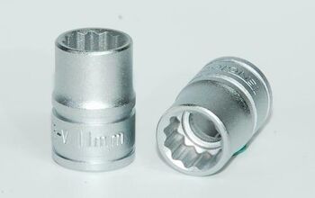Teng Socket 3/8 Inch Drive 12Pt 11 Mm M38051112 12 Point Single Hexagon Socket For A Better Grip
Chrome Vanadium
Satin Finish For A Better Grip When Handling The Socket
Ball Bearing Recess On The Female End To Grip The Ratchet
Designed And Manufactured To Din3120/3124 And Iso2725
Supplied With A Metal Socket Clip For Use With A Socket Rail