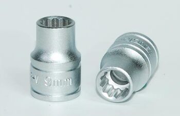Teng Socket 3/8 Inch Drive 12Pt 9 Mm M38050912 12 Point Single Hexagon Socket For A Better Grip
Chrome Vanadium
Satin Finish For A Better Grip When Handling The Socket
Ball Bearing Recess On The Female End To Grip The Ratchet
Designed And Manufactured To Din3120/3124 And Iso2725
Supplied With A Metal Socket Clip For Use With A Socket Rail